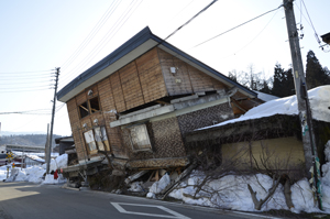 横倉地区の全壊した民家