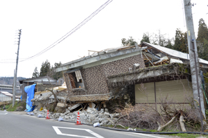 横倉地区の全壊した民家